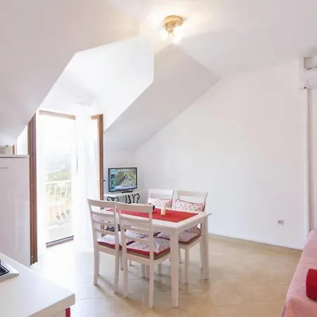 Apartment Micika - Comfort Studio With Balcony And Sea View